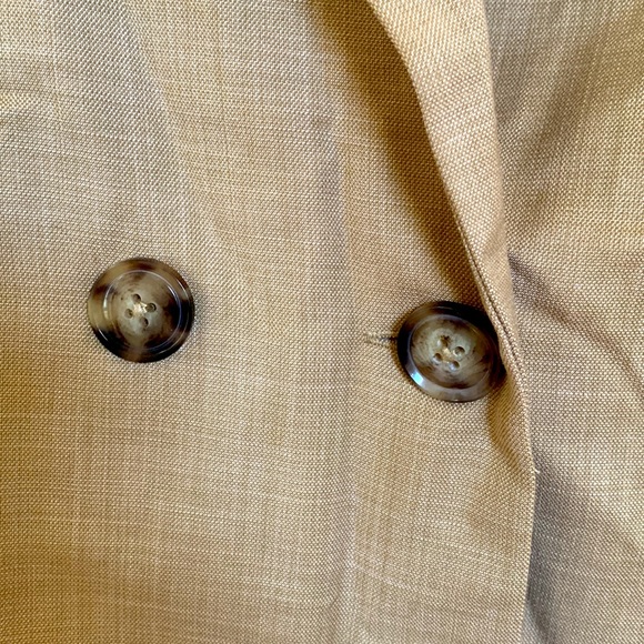 NWT Express Khaki Long Sleeve Blazer with accented buttons. Size small. - Picture 3 of 6